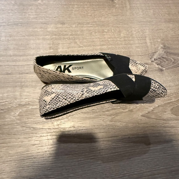 Anne Klein Snake Flat 9 EUC - Picture 7 of 11